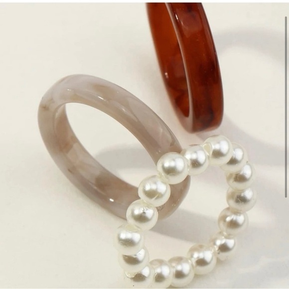 Three piece fashion, marbled, and pearl ring set - Picture 2 of 3
